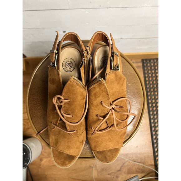 Cute Women's Brown Platform Shoes from SO Company Est. 2007 - Picture 3 of 6